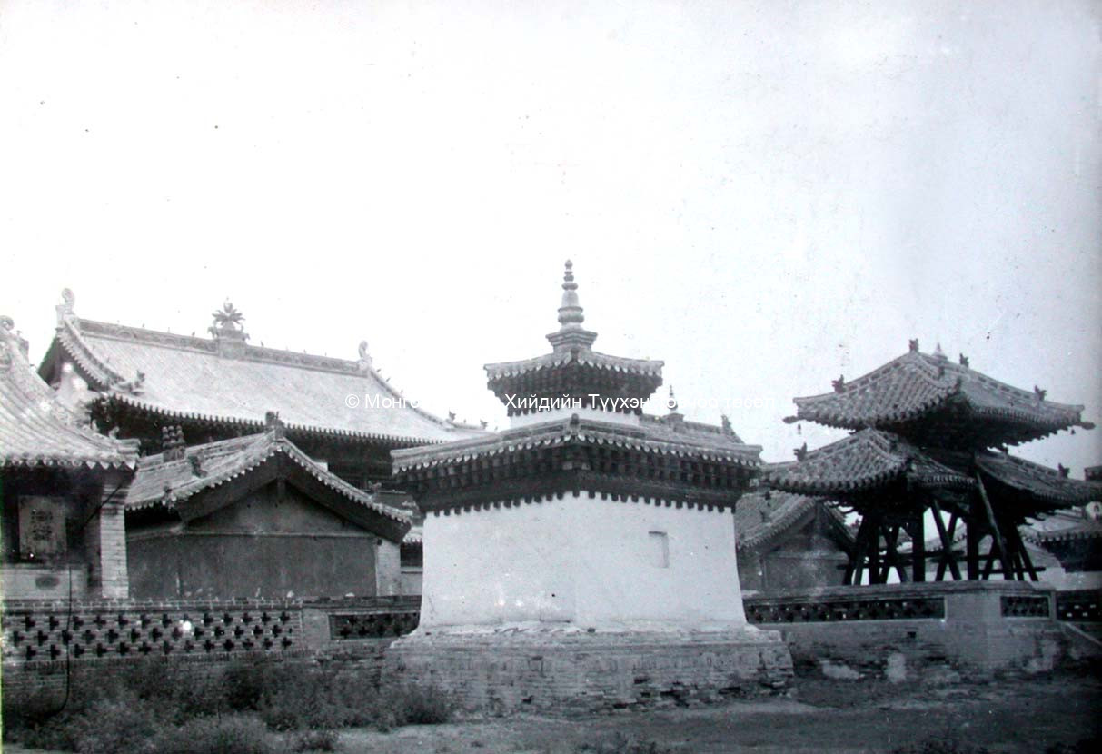 The courtyard of the Zuu temples, DSCN0384
